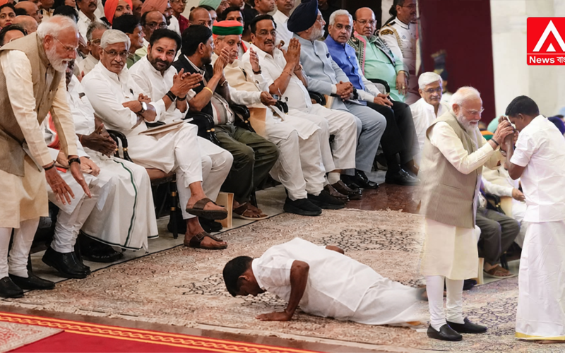 Arriving at Rashtrapati Bhavan to receive the Padma Shri, he prostrated himself in deep reverence; rising from his chair in a gesture of respect, Modi stood up—winning the hearts of the nation through his humility!